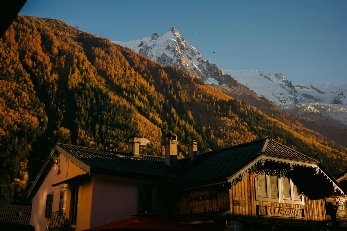 Vue panoramique sur le massif du Mont-Blanc depuis nos studios podcast à Chamonix